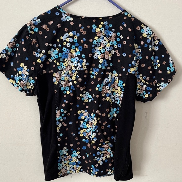 Vera Bradley & other brand Scrub Tops- Lot of 4 - - Picture 8 of 14